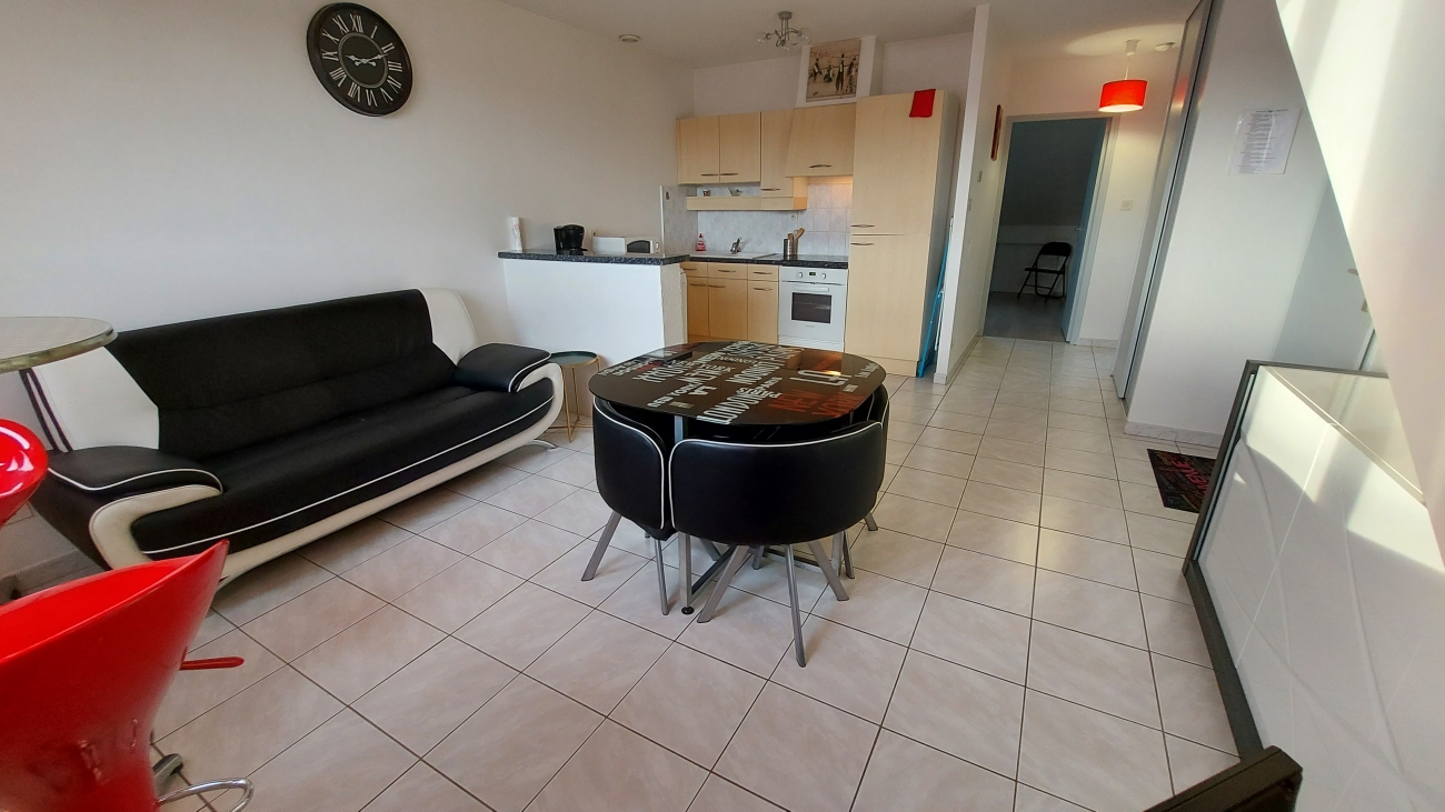  APPARTEMENT ENTIÈREMENT MEUBLÉ ET ÉQUIPÉ
