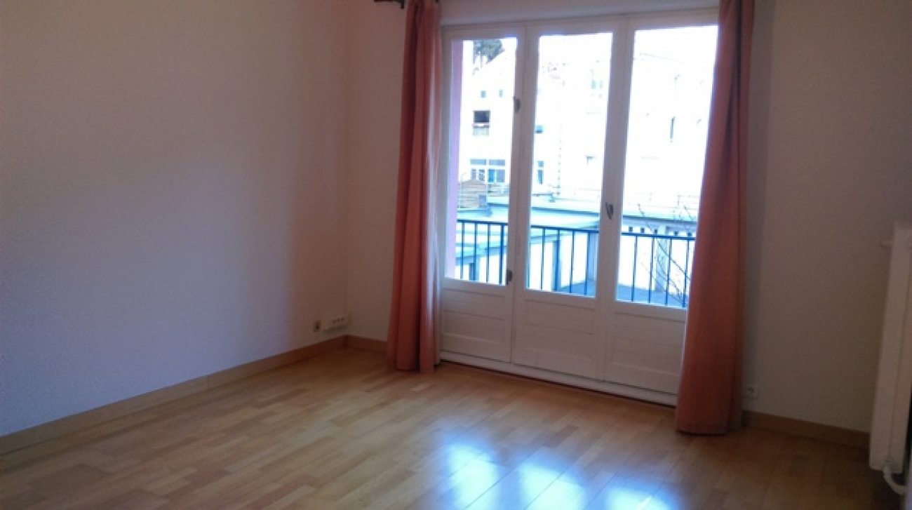 AGRÉABLE F2 AVEC BALCON