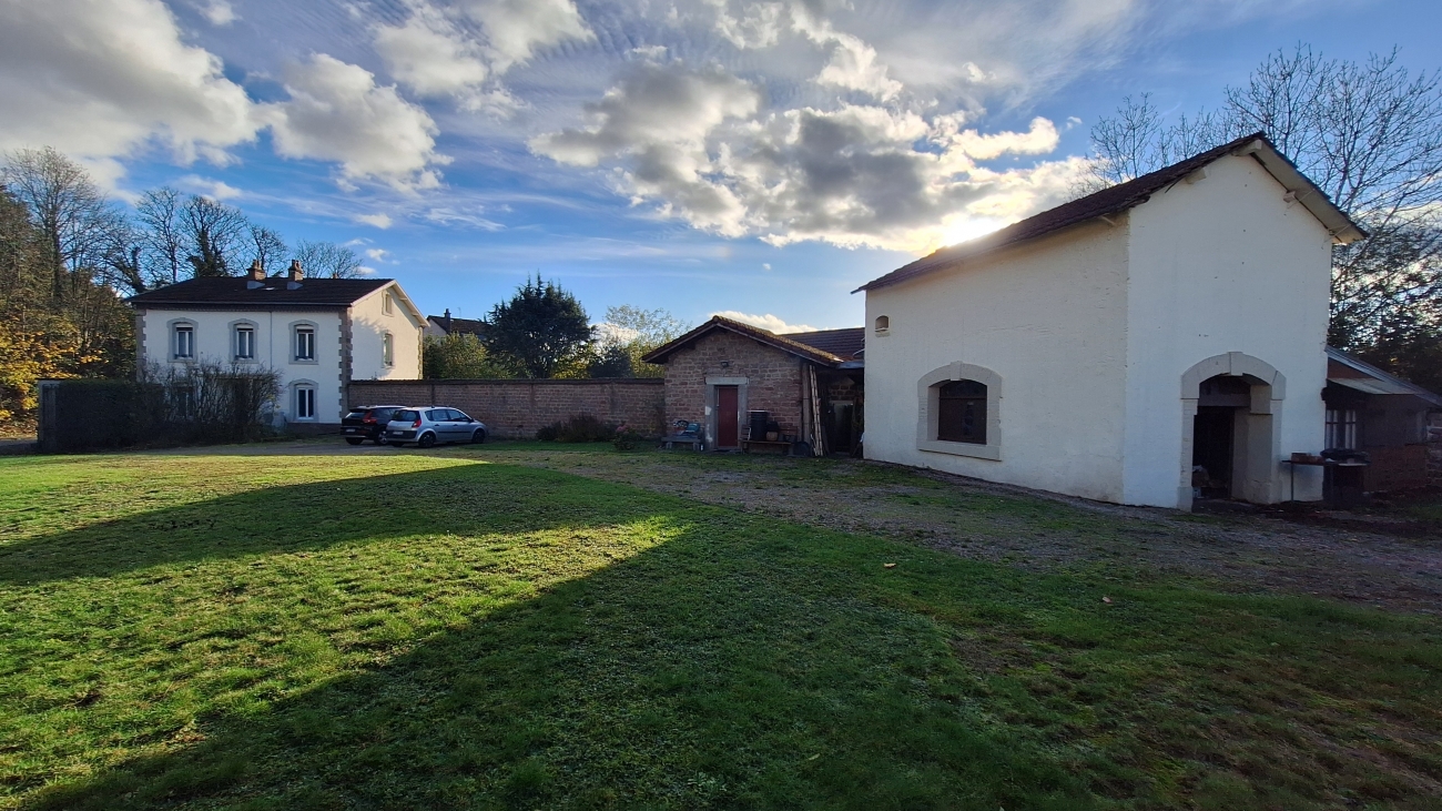 Maison individuelle avec dépendances