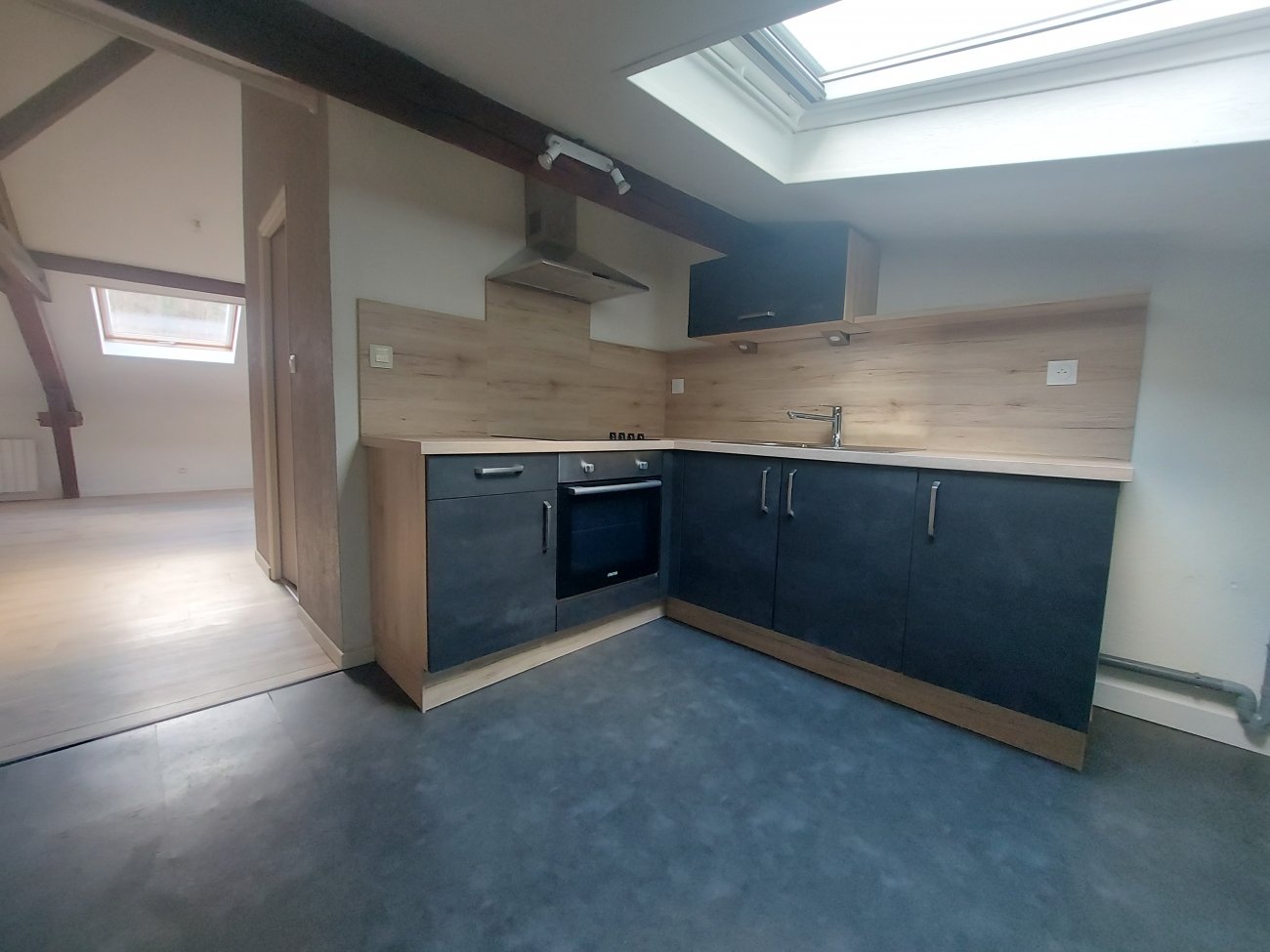 CHARMANT F2  disponible de suite