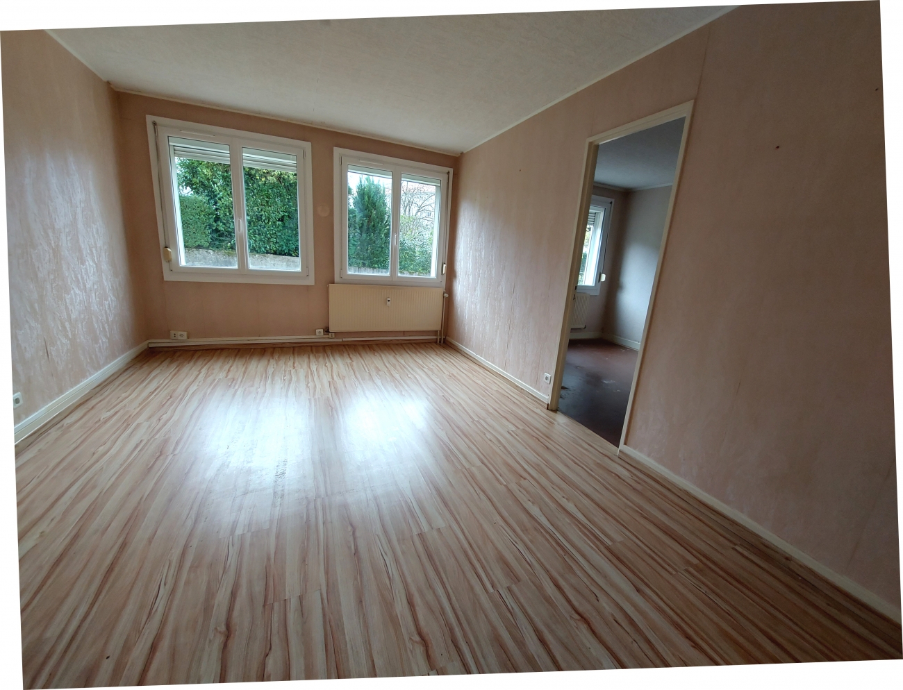 APPARTEMENT TYPE 4 CAVE & STATIONNEMENT