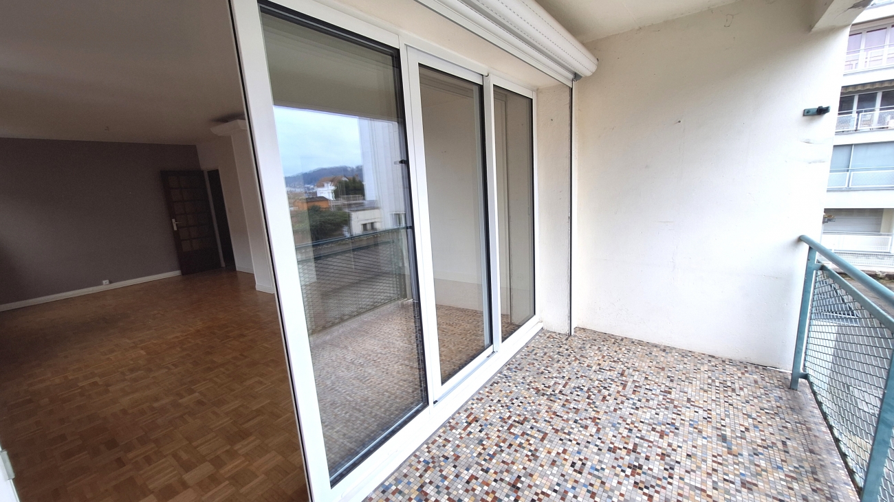LUMINEUX F4 AVEC LOGGIA & ASCENSEUR
