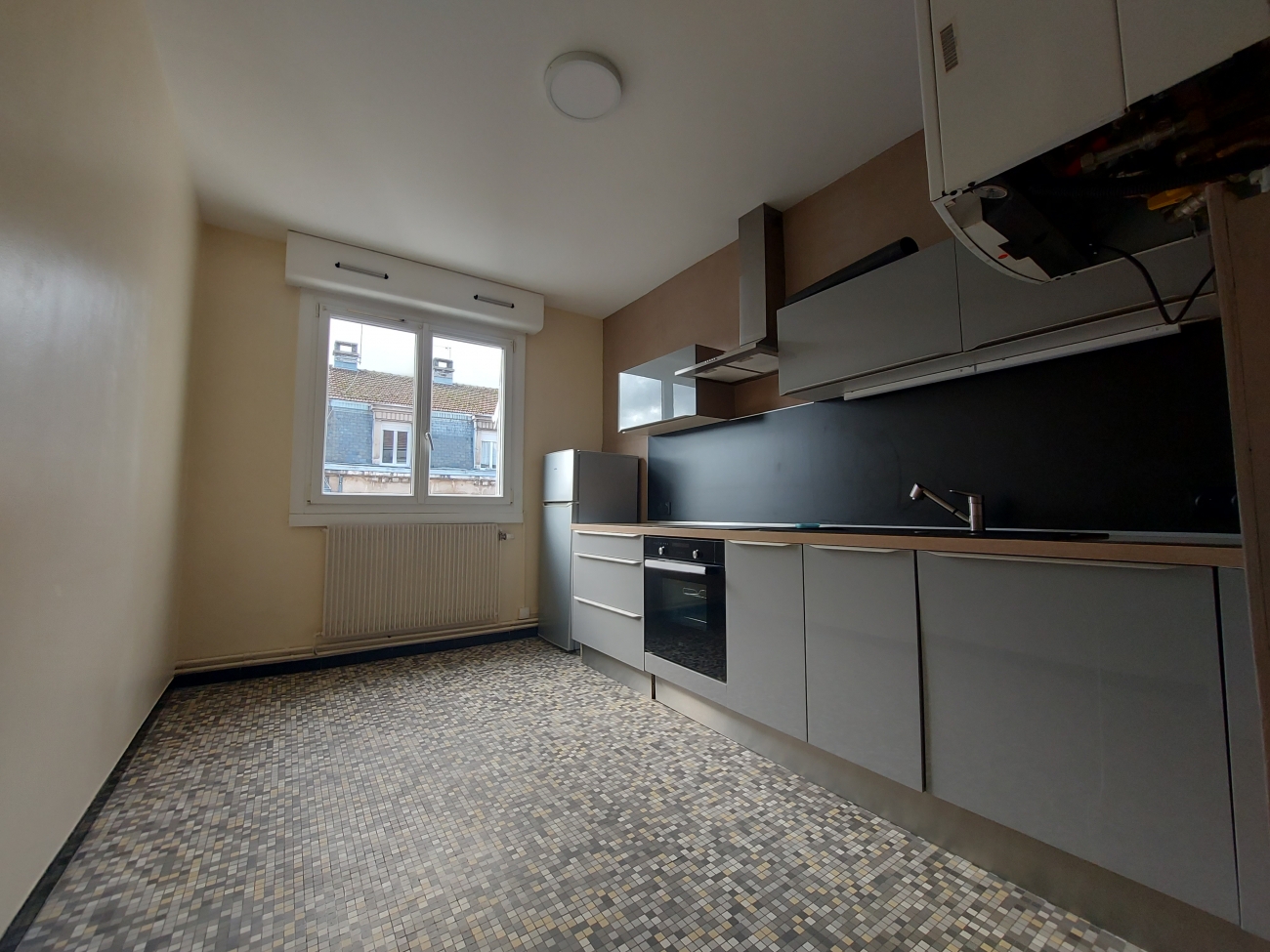 BEL APPARTEMENT F2 AVEC ASCENSEUR