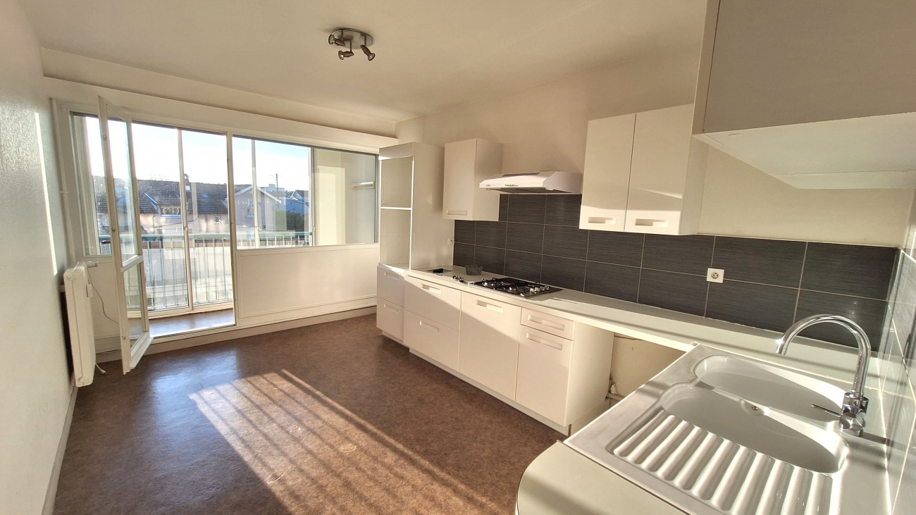 APPARTEMENT TYPE 4 AVEC LOGGIA, GARAGE & CAVE