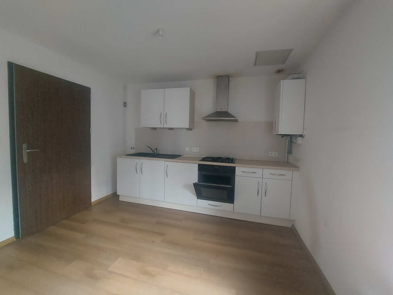 F4 1ER ETAGE AVEC PARKING ET BALCON