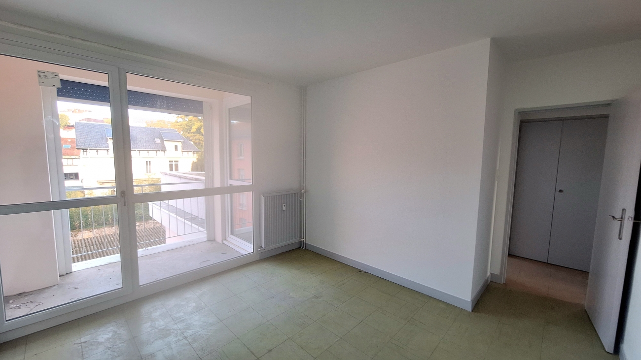 APPARTEMENT TYPE 2 AVEC LOGGIA & GARAGE